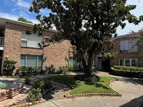 2121 Fountain View Dr #92E, Houston, TX 77057