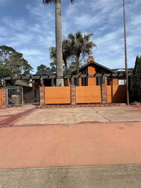 2013 Deats Rd, Dickinson, TX 77539