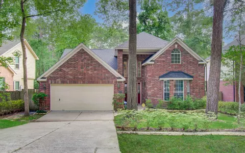 47 W Tallowberry Dr, The Woodlands, TX 77381