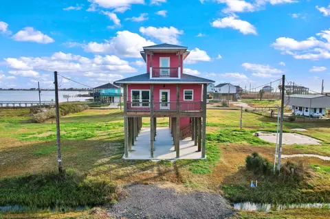 1042 N Margaret Rd, Gilchrist, TX 77617