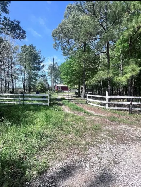124 Magnolia Ln, Huntsville, TX 77340