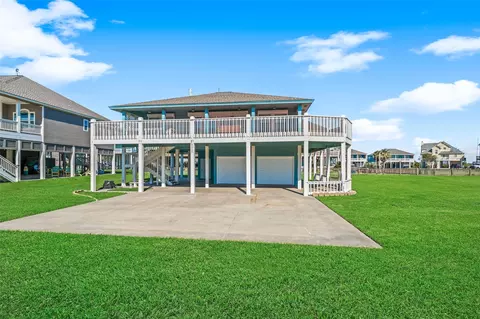 3225 Sea Castle Dr, Crystal Beach, TX 77650