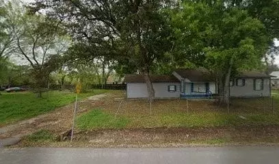 2106 Travis St, West Orange, TX 77630