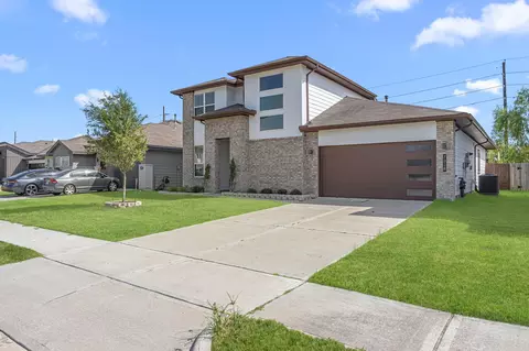Exterior - 7018 Whispering Leaf St, Rosenberg, TX 77469 photo 3 of 7