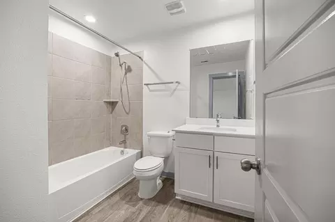 Bath - 7018 Whispering Leaf St, Rosenberg, TX 77469 photo 4 of 4
