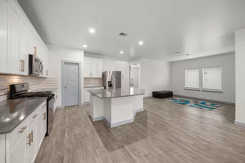 Kitchen - 7018 Whispering Leaf St, Rosenberg, TX 77469 photo 2 of 4