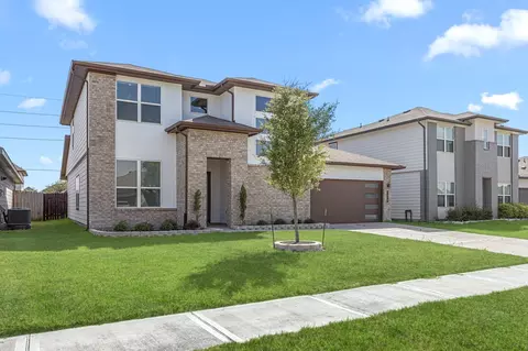 Exterior - 7018 Whispering Leaf St, Rosenberg, TX 77469 photo 2 of 7