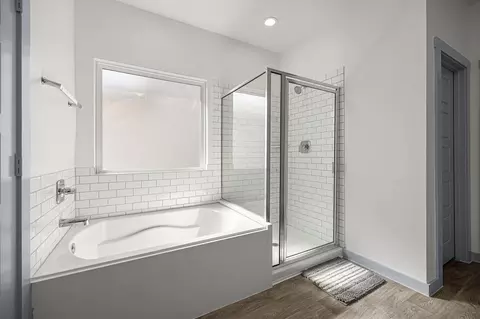 Bath - 7018 Whispering Leaf St, Rosenberg, TX 77469 photo 2 of 4