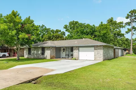 223 Avenue H, Brazoria, TX 77422