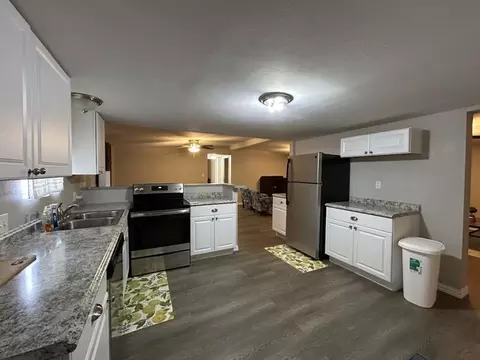 6 Kathy Ln, Huntsville, TX 77320