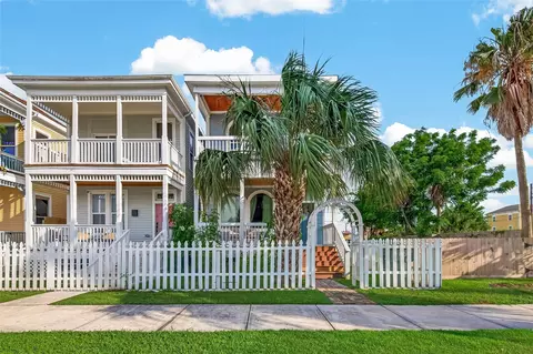 2815 Ball St, Galveston, TX 77550