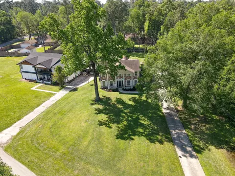 300 Brook Hollow Dr, Conroe, TX 77385