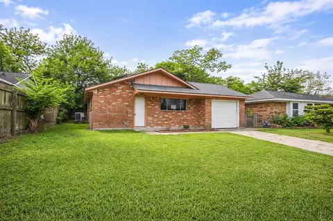 4902 Scott Reef Dr, Bacliff, TX 77518