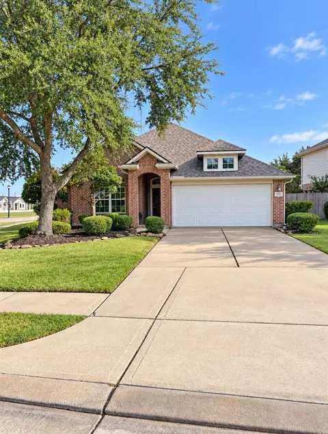 1801 High Falls Ln, Pearland, TX 77581