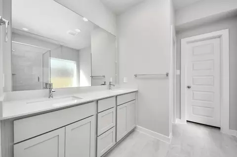 Bath - 24523 Broad Park Ct, Spring, TX 77373 photo 2 of 6