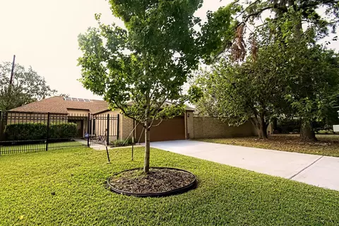 1827 Ash Meadow Dr, Houston, TX 77090