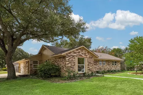 4802 Elm St, Pearland, TX 77581