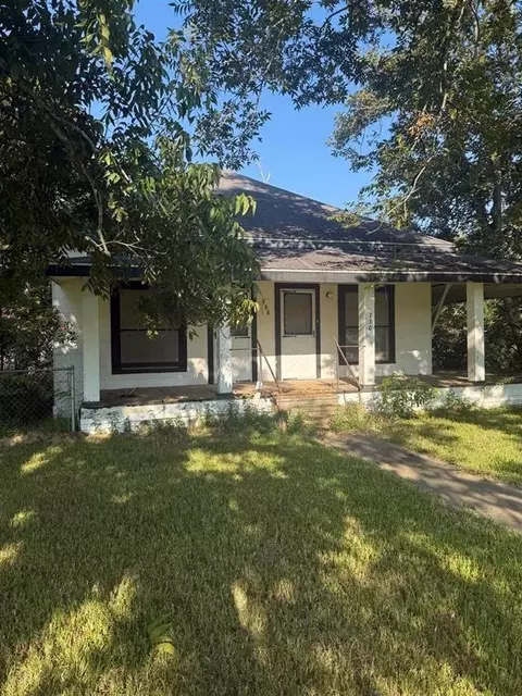 730 W Lee St, Sour Lake, TX 77659