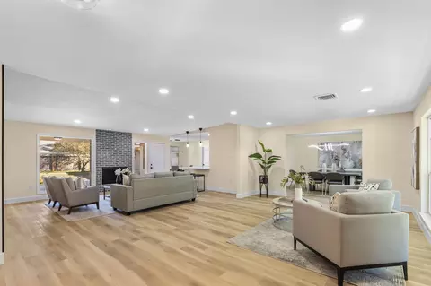 5530 Redstart St, Houston, TX 77096