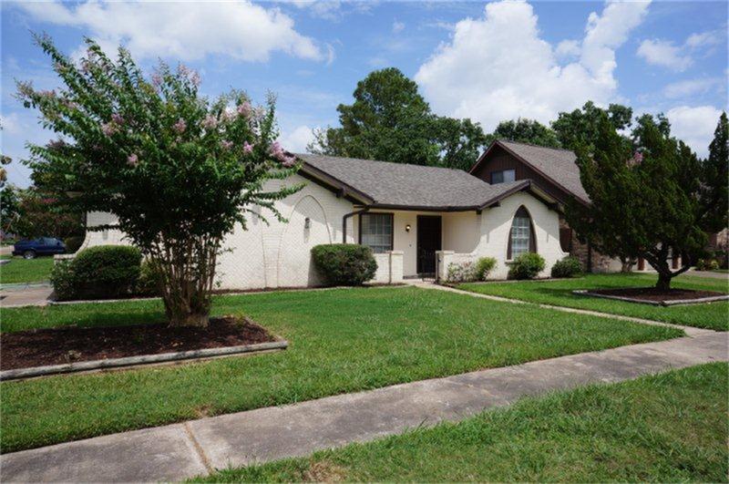 4403 Aztec St, Pasadena, TX 77504 photo 1
