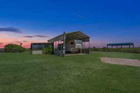 1476 Mabry St, Gilchrist, TX 77617