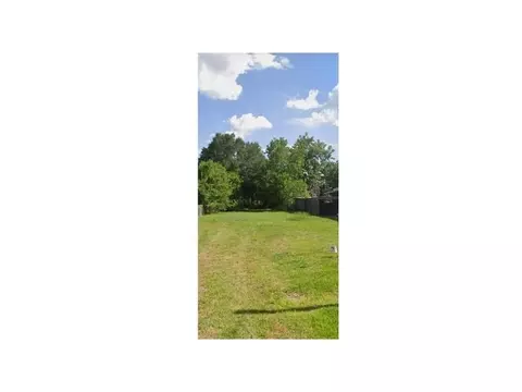 1725 Threadneedle St, Beaumont, TX 77705 photo 1