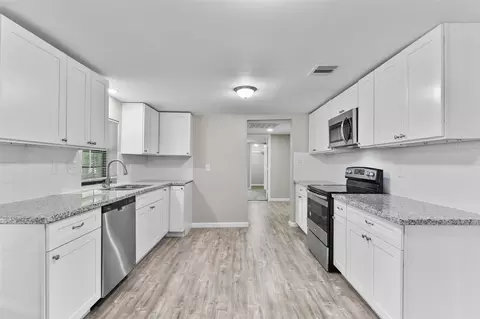 6905 Speaker St, Hitchcock, TX 77563