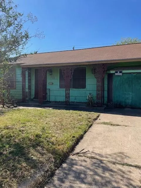 903 Bank Dr, Galena Park, TX 77547
