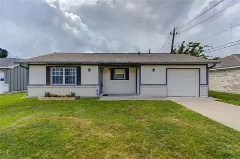 5317 Crestmont St, Baytown, TX 77521