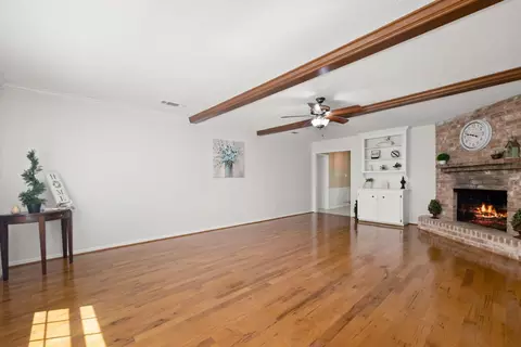 Living - 17407 Loring Ln, Spring, TX 77388 photo 3 of 6