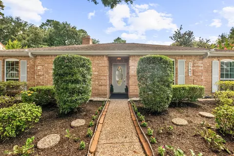 Exterior - 17407 Loring Ln, Spring, TX 77388 photo 5 of 13