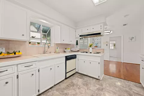 Kitchen - 17407 Loring Ln, Spring, TX 77388 photo 4 of 4