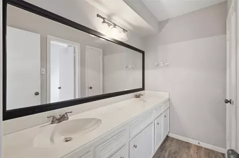 Bath - 25518 Long Hill Lane Ln, Spring, TX 77373 photo 2 of 3