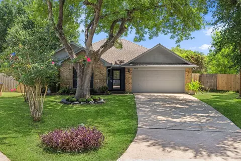 5919 Santa Fe Cir, Dickinson, TX 77539