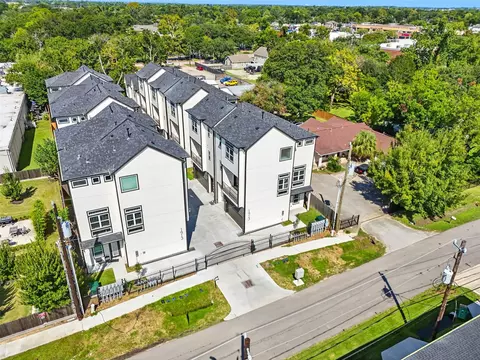 1913 Hoskins Dr #D, Houston, TX 77080