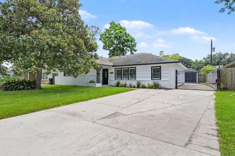 9613 Westview Dr, Houston, TX 77055
