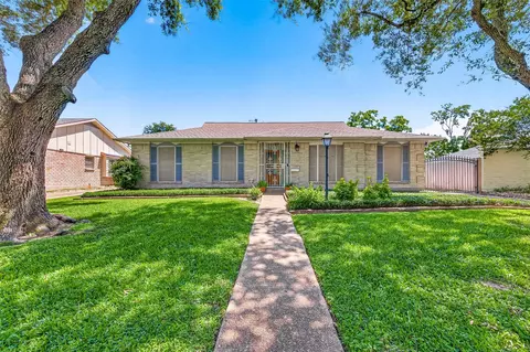 9011 Roos Rd, Houston, TX 77036