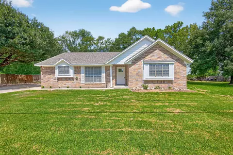 524 Pinewood Dr, Conroe, TX 77385