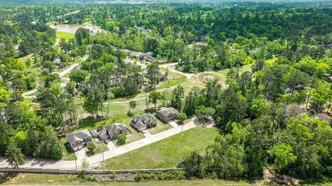 2 Stone Creek Dr, Conroe, TX 77304