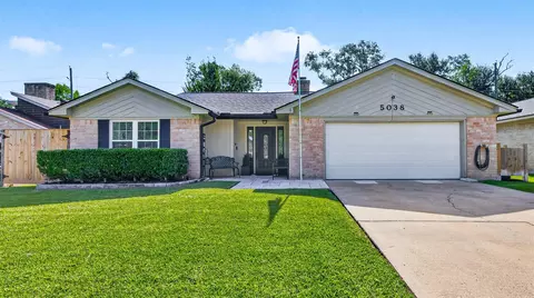5038 Pine Cliff Dr, Houston, TX 77084