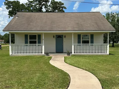 107 Grover St, Ellinger, TX 78938
