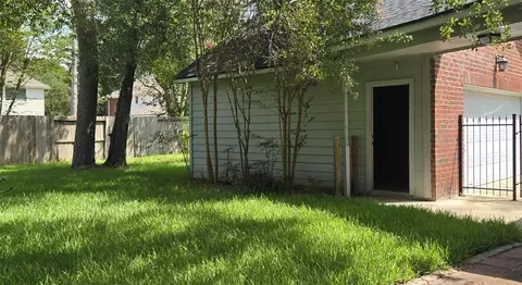 Exterior - 6614 Ambercrest Dr, Spring, TX 77389 photo 3 of 6