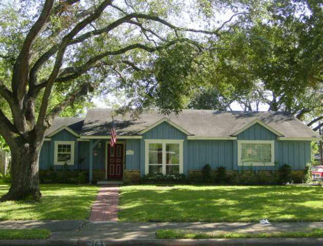 7163 Sharpview Dr, Houston, TX 77074 photo 1