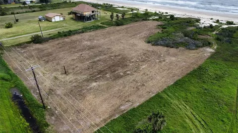 952 Marthas Vineyard Ln, Gilchrist, TX 77617