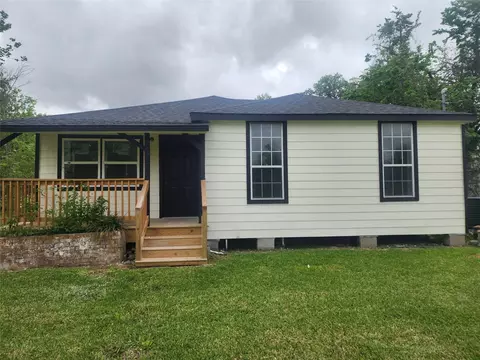 839 Yaupon St, Clute, TX 77531