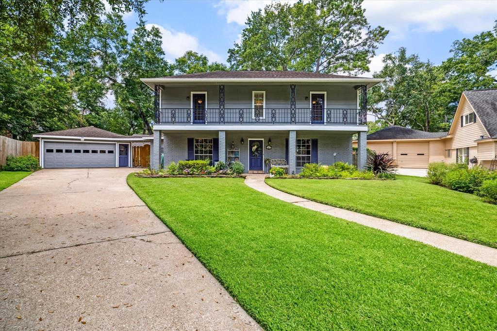 1906 Lakeville Dr  