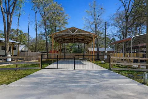 211 Martineque Ln, Point Blank, TX 77364