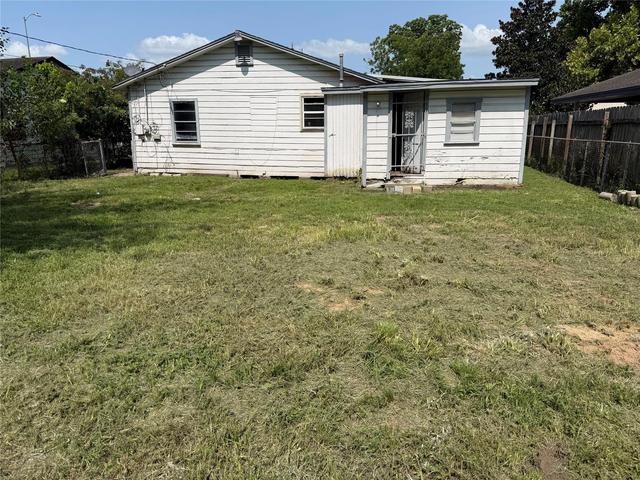 6803 Dionne Dr, Houston, TX 77076