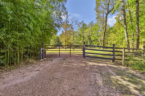 141 Walnut Dr, Coldspring, TX 77331