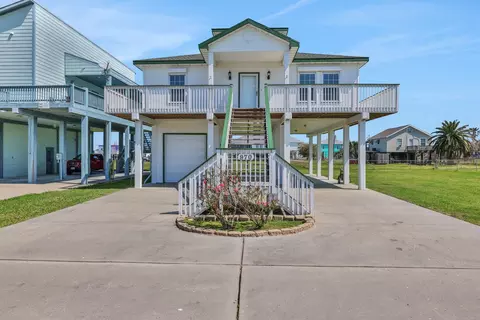 970 Townsend Dr, Bolivar Peninsula, TX 77650